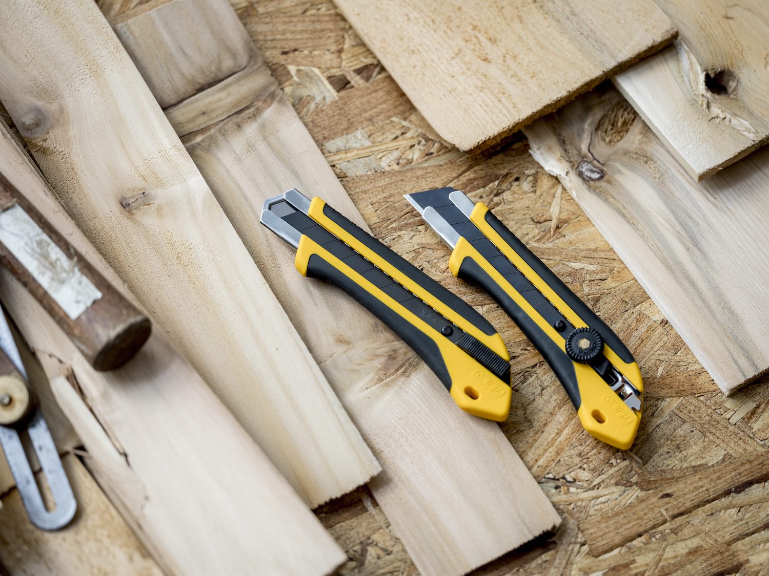 Looking to Easily Slice Heavy-Duty Materials? The OLFA 25mm XH-1/XH-AL