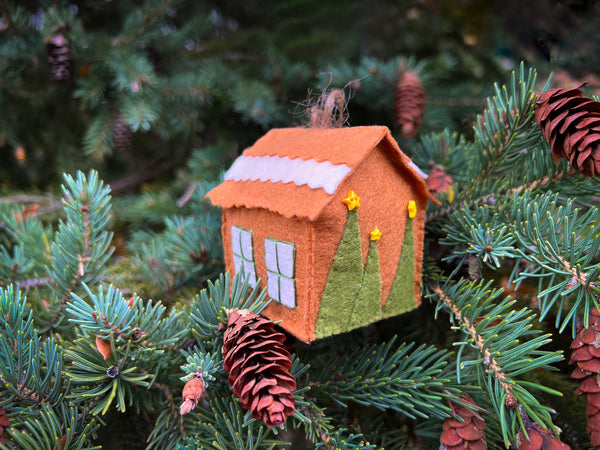 Wintery Christmas Magic: DIY Felt House Ornament Tutorial