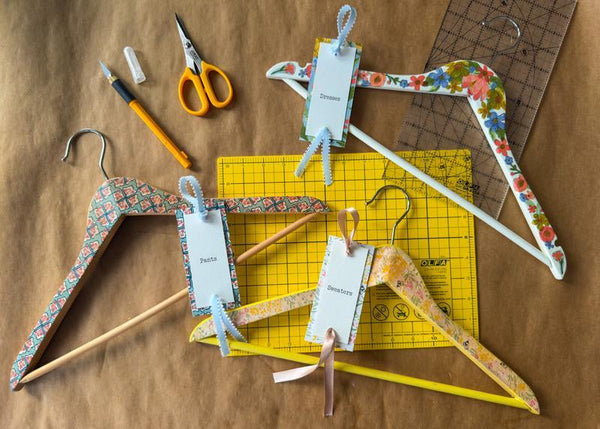How to Make Découpage Wooden Hangers using Paper Napkins