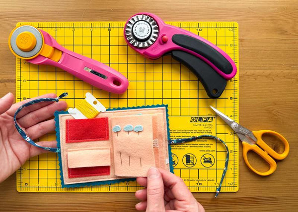 How to Make a Simple & Cute Felt Needle Book