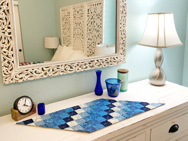 Modern table runner with lamp right next to it