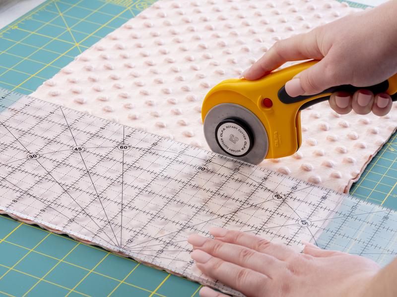 60mm RTY-3/DX Ergonomic Rotary Cutter - OLFA.com