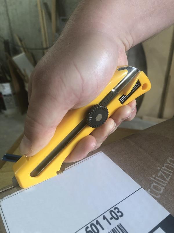 18mm CL Adjustable Depth Control Utility Knife with Flat Cutting Base - OLFA.com